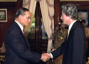 Koizumi meets Thai king